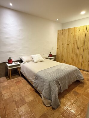 2 bedrooms, WiFi, bed sheets - Cozy, centricand styled 2-bedroom apartment in enchanting Cuenca (Cuenca)