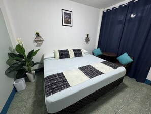 5 bedrooms, WiFi, bed sheets