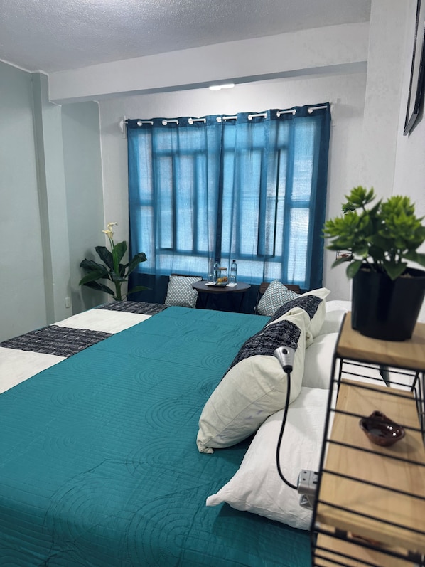 5 bedrooms, WiFi, bed sheets
