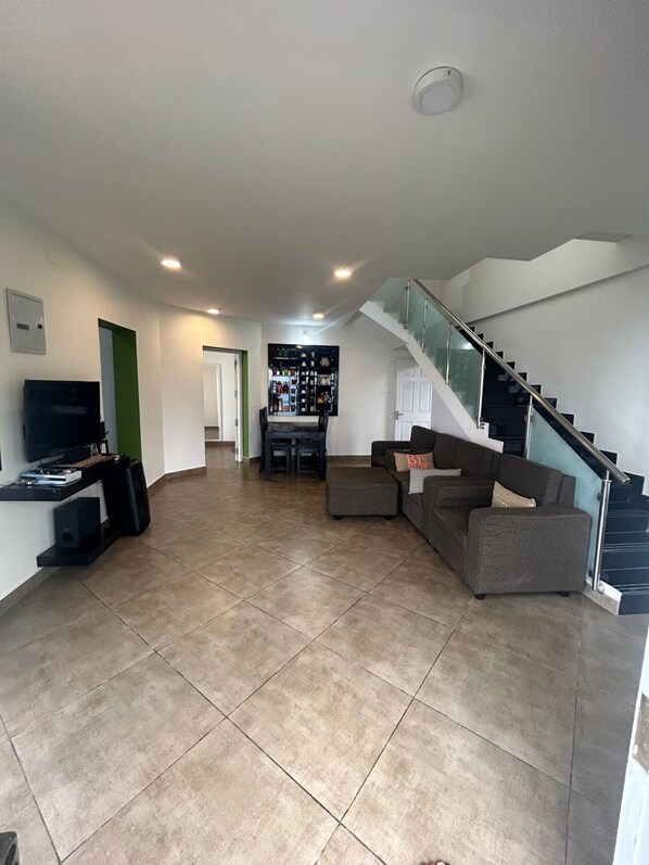 Economy Room, 4 Bedrooms | Living room