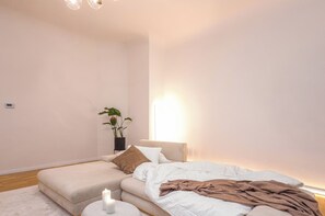1 bedroom, desk, iron/ironing board, travel crib - Stylish Gem by Charles Bridge with a Stunning View (Hlavní mesto Praha)