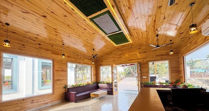 Wonderwood Corbett Resort (1min walk to River with Deep Jungle Trail)
