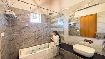 Premium Double Room | Bathroom | Shower, free toiletries, slippers, bidet