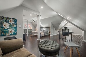 4 室のベッドルーム、デスク、アイロン / アイロン台、WiFi (無料)