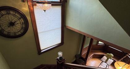 Fountain Lake Victorian-Spacious 6 bedroom home on the lake in lovely Albert Lea