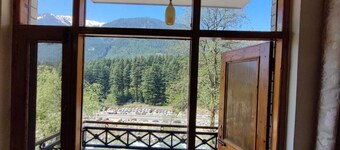 Chichoga Holiday Inn Manali