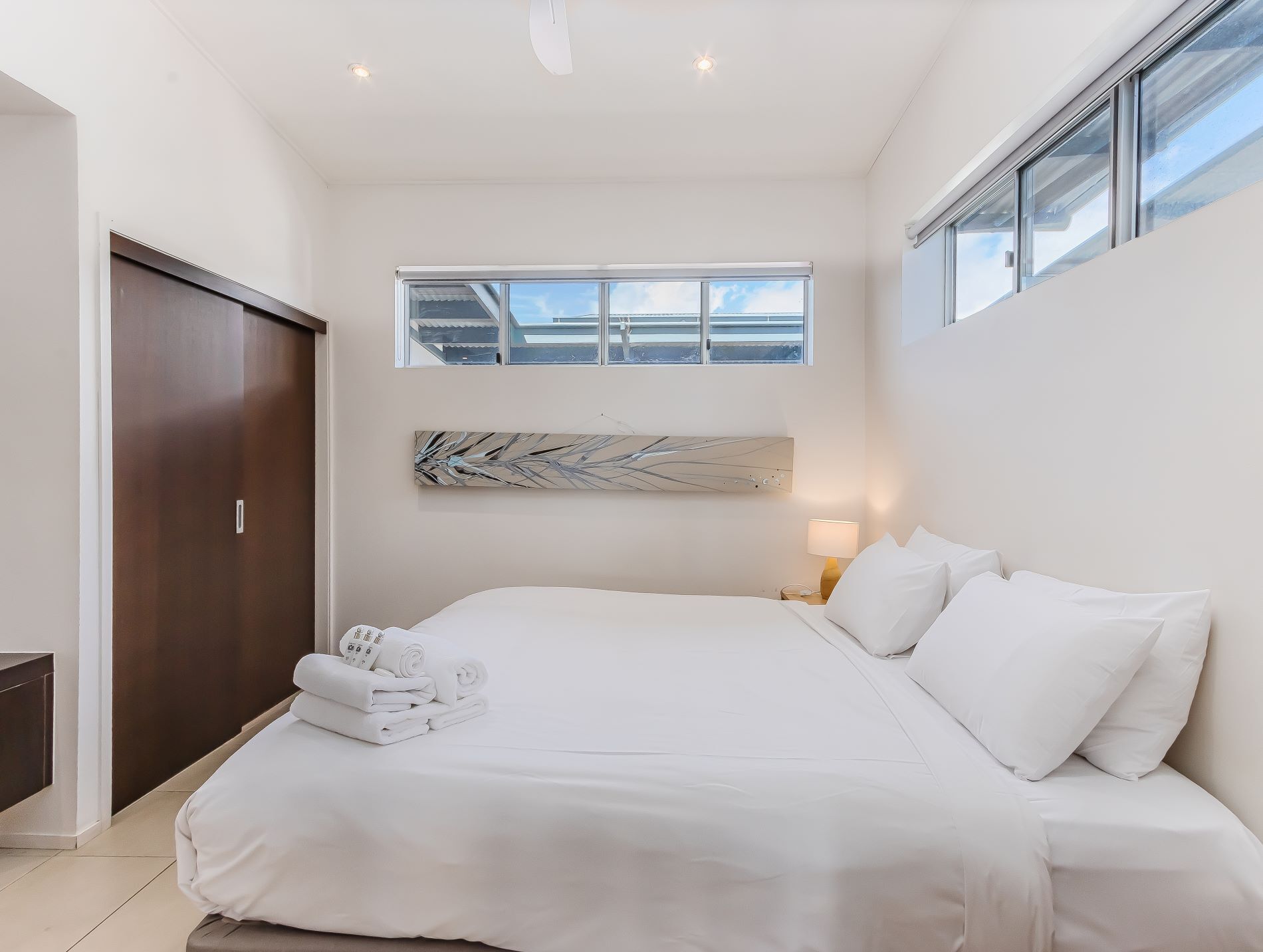 Luxury Apartment, 3 Bedrooms, Sea View, Oceanfront | 3 bedrooms, iron/ironing board, cots/infant beds, rollaway beds