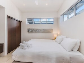 Luxury Apartment, 3 Bedrooms, Sea View, Oceanfront | 3 bedrooms, iron/ironing board, cribs/infant beds, rollaway beds