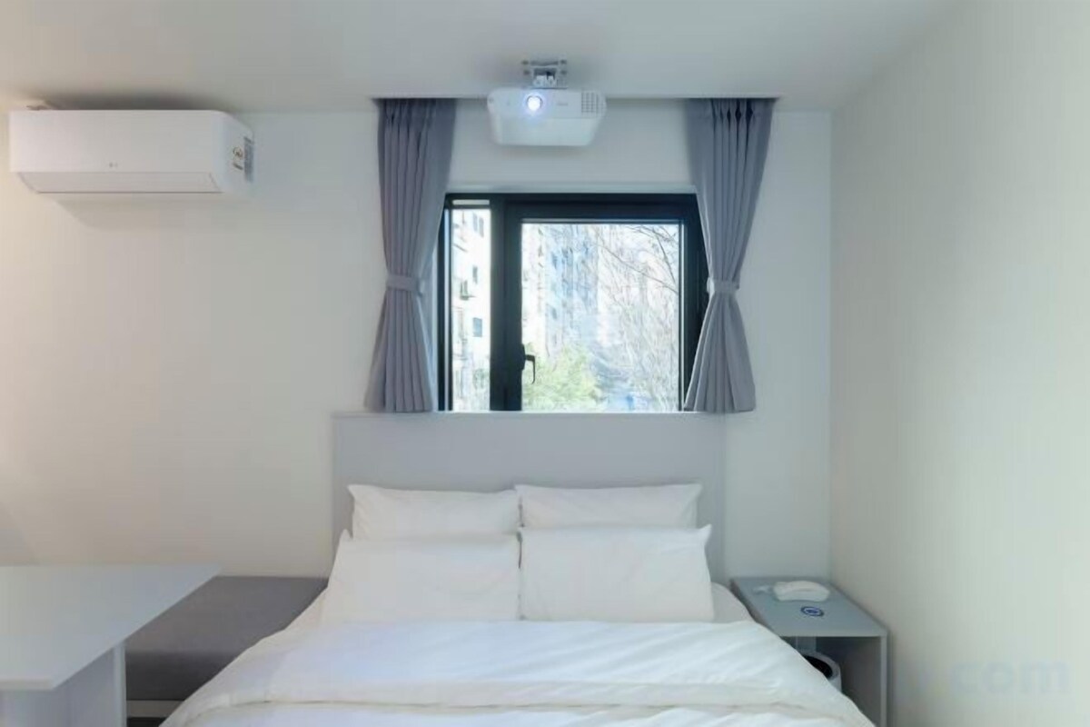 Premium bedding, desk, laptop workspace, free WiFi