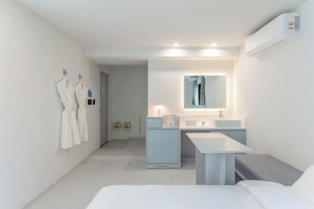 Ropa de cama de alta calidad y escritorio