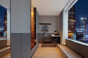 Superior Double Room, City View | Down duvets, laptop workspace, blackout curtains, soundproofing - Mcsrh Hotel-Xi'an Xiaozhai  (Xi'an)