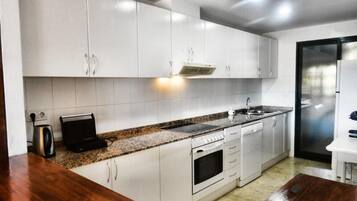 Microones, forn, rentaplats i cafetera i tetera