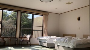 Traditional Twin Room, Non Smoking, Garden View (Japanese Style) | Meja, Wi-fi percuma 