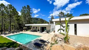 Outdoor pool, a heated pool - Spacious and comfortable 4* villa nestled in a green setting near the beach (SAINTE LUCIE DE PORTOVECCHIO)