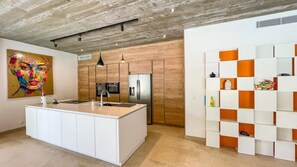 Fridge, microwave, oven, stovetop - Spacious and comfortable 4* villa nestled in a green setting near the beach (SAINTE LUCIE DE PORTOVECCHIO)