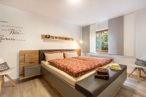 1 slaapkamer, een strijkplank/strijkijzer, gratis wifi, beddengoed