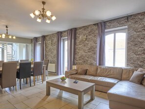 Fernseher, Tischfußball