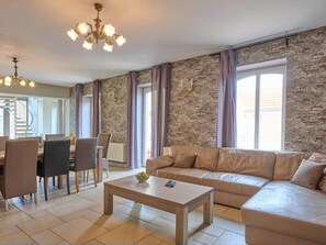 Televisio, pöytäjalkapallopöytä