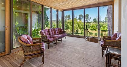 Miteinander verbundene Wohnungen mit Terrasse