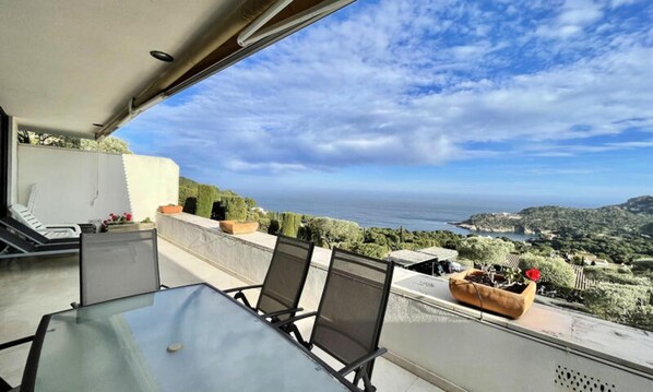 Outdoor dining - 3 Rooms 6 People (Begur)