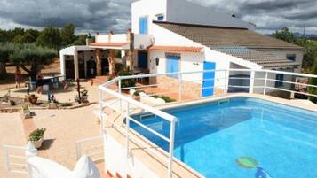 Piscina coberta i piscina a l'aire lliure