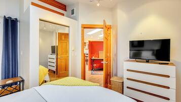 1 bedroom, desk, iron/ironing board, internet
