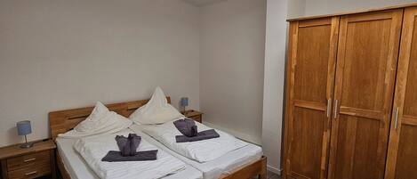 1 dormitori, wifi gratuïta i roba de llit