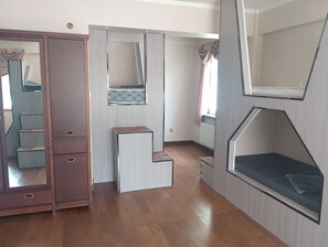 Phòng tập thể Economy, chỉ dành cho nữ, quang cảnh thành phố | Phòng cách âm, bàn ủi/dụng cụ ủi quần áo 