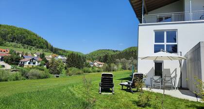 Ferienwohnung 'Im Eyachtal' mit privater Terrasse, privatem Garten und Wi-Fi