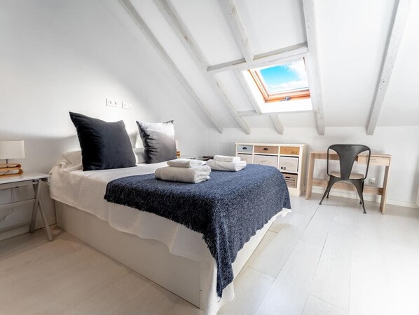 1 habitación, tabla de planchar con plancha, wifi y ropa de cama 