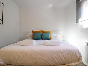 2 dormitorios, tabla de planchar con plancha, Internet y ropa de cama