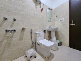 Deluxe Double Room, Balcony | Bathroom | Free toiletries, slippers, towels, soap