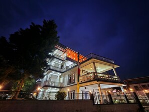 Front of property - Dorjee House & Rooftop Cafe (Baijnath)