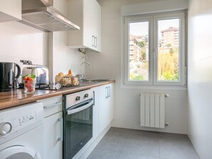 Fridge, microwave, oven, coffee/tea maker