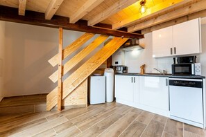 Fridge, microwave, dishwasher, coffee/tea maker