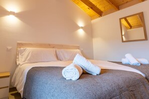 1 bedroom, desk, iron/ironing board, WiFi