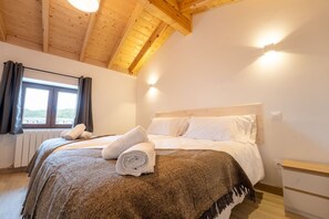 1 bedroom, desk, iron/ironing board, WiFi