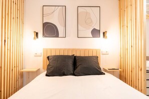 WiFi, bed sheets