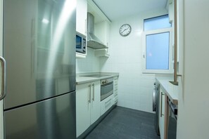 冷蔵庫、電子レンジ、オーブン、食器洗い機