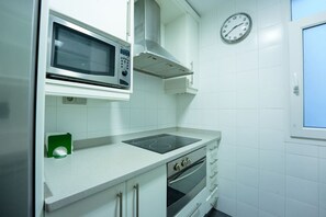 ثلاجة، ميكروويف، فرن، غسالة أطباق
