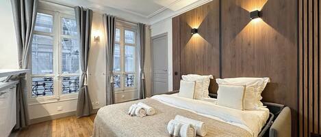 1 Schlafzimmer, Schreibtisch, Bügeleisen/Bügelbrett, Reisekinderbett