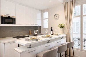 Fridge, microwave, oven, stovetop