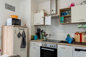 Fridge, microwave, dishwasher, coffee/tea maker