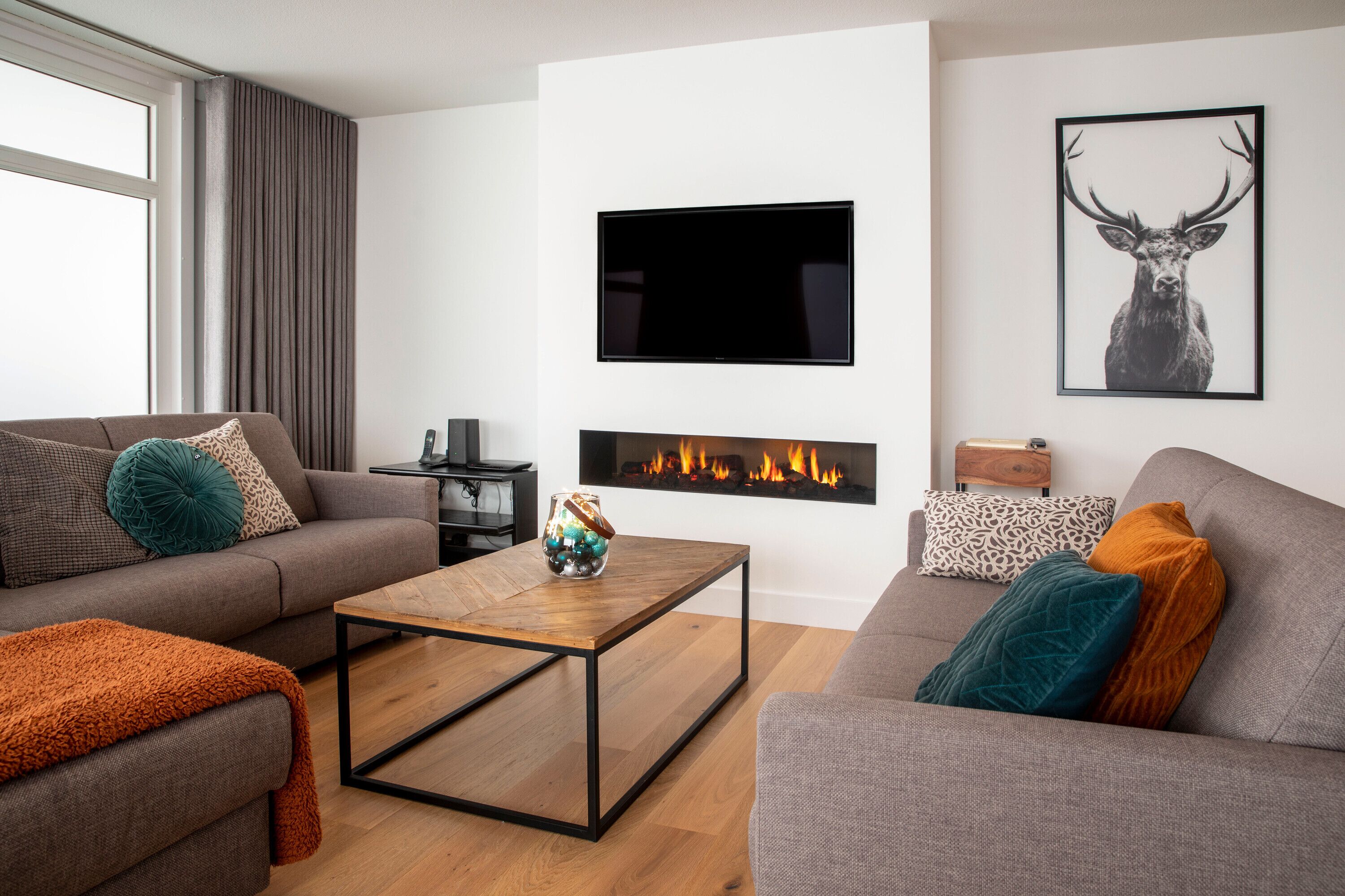 Fernseher, Kamin, Tischtennisplatte