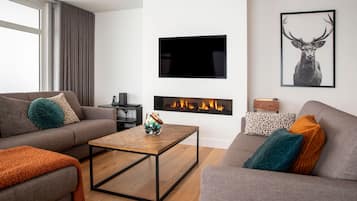 Fernseher, Kamin, Tischtennisplatte