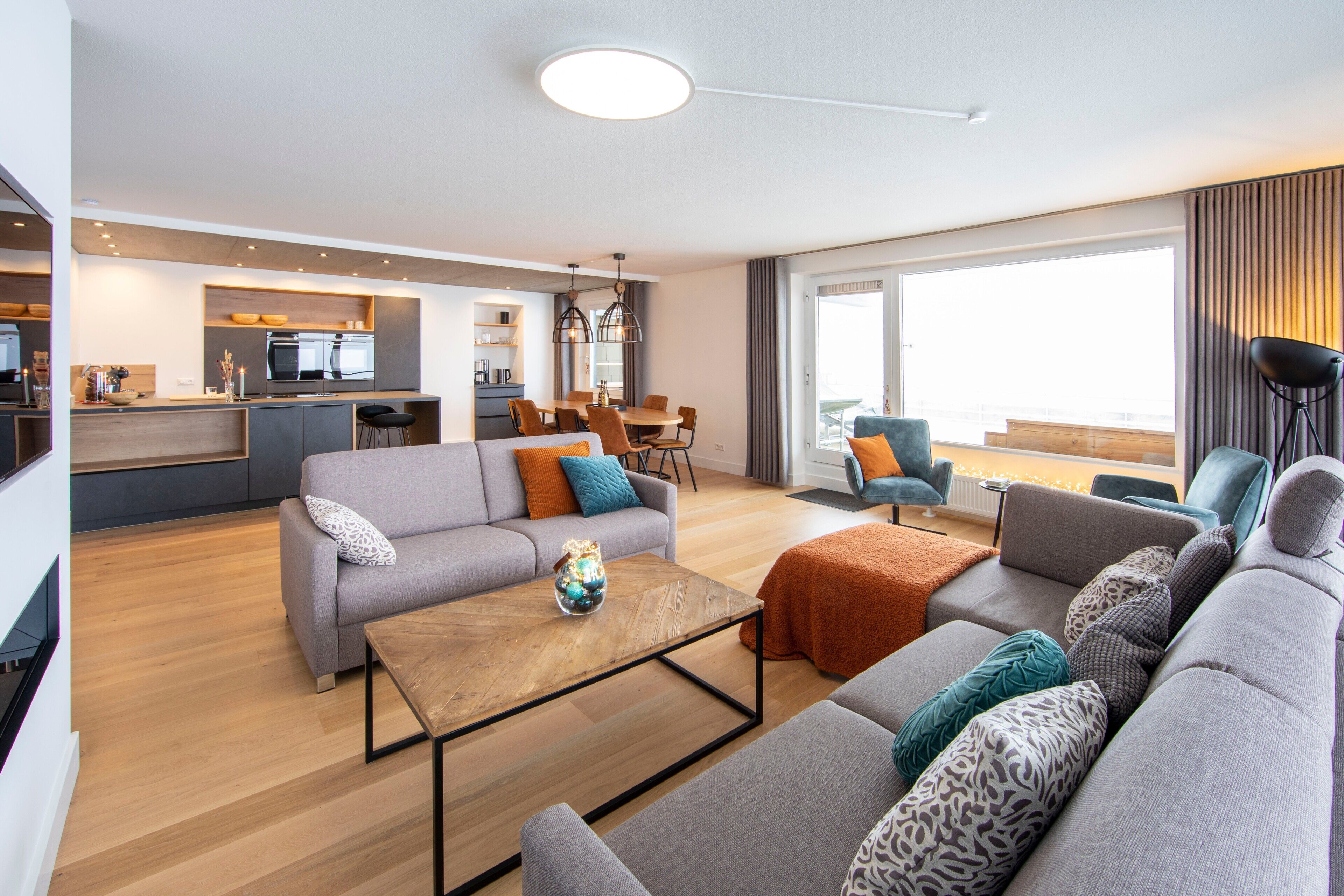 TV, fireplace, ping pong