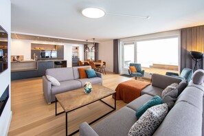 Fernseher, Kamin, Tischtennisplatte