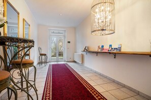 Interior - Apartment 'Rosenduft' with Shared Garden, Balcony and Wi-Fi (Groß Plasten)