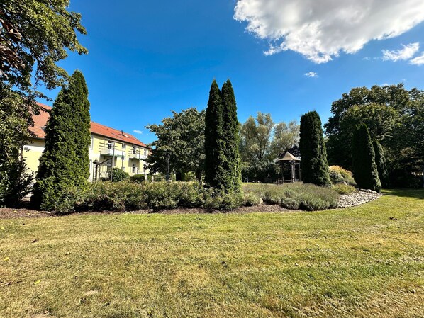 Property grounds - Apartment 'Rosenduft' with Shared Garden, Balcony and Wi-Fi (Groß Plasten)