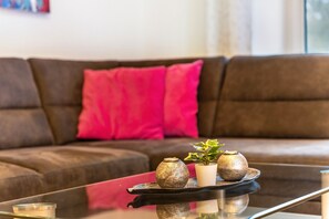 TV - Apartment 'Parkblick' with Shared Garden and Wi-Fi (Groß Plasten)